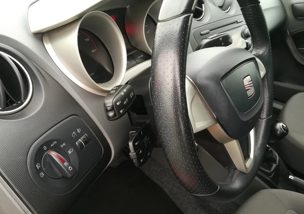 Seat Ibiza cena 18300 przebieg: 195000, rok produkcji 2011 z Poznań małe 466